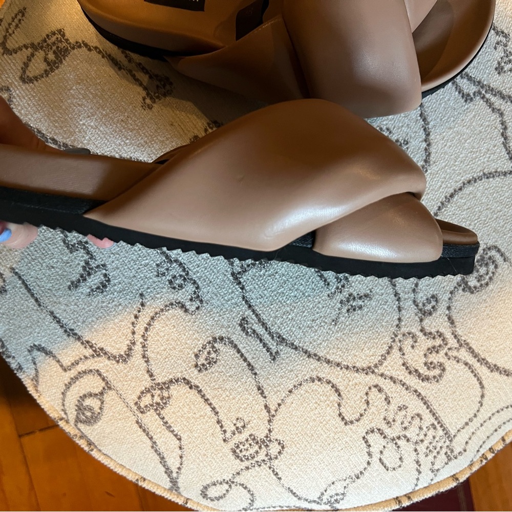 Roam Sandals